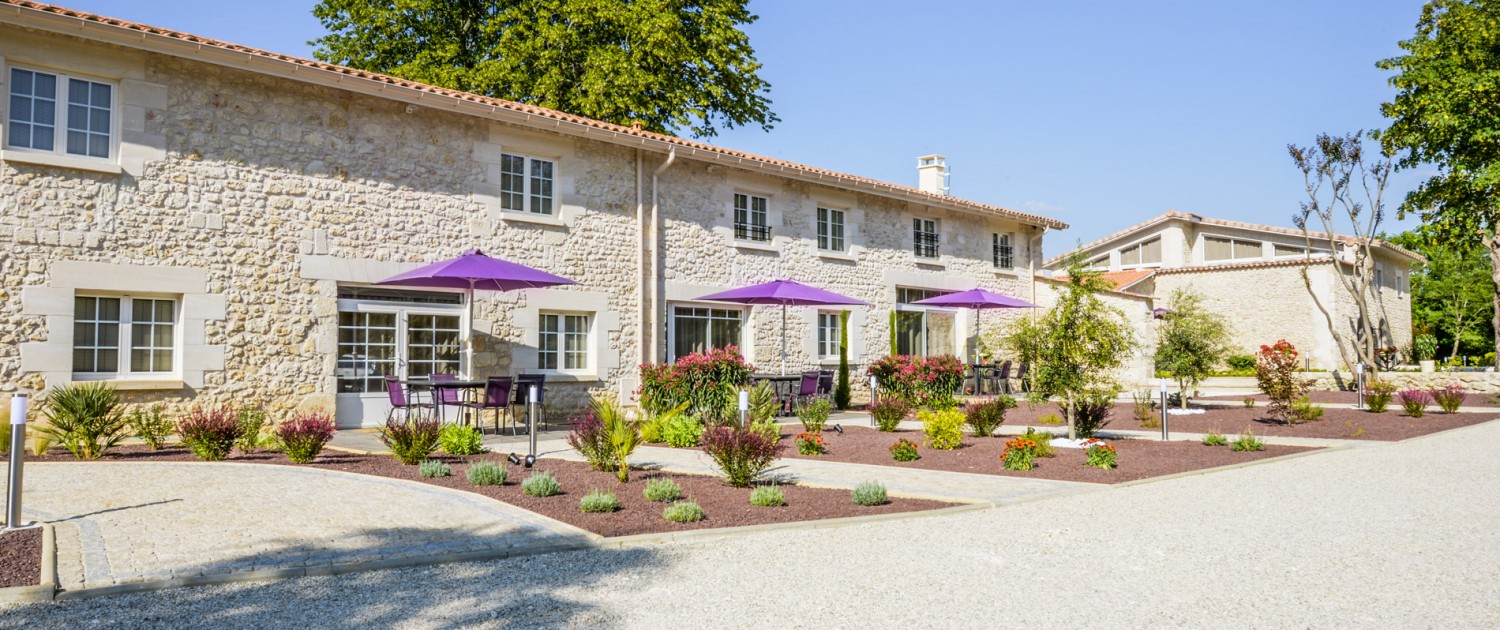 Cours extérieure du Domaine Cours extérieure du Domaine Segondignac